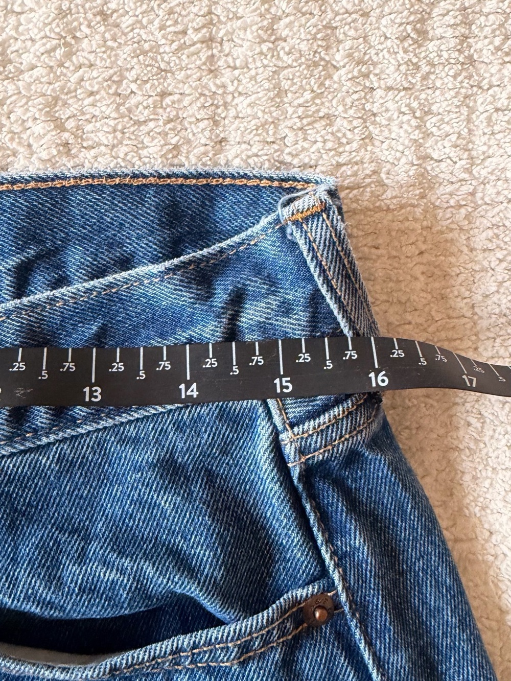 Abercrombie & Fitch Mid-Rise Wide-Leg Women's Jeans in Dark Blue - Picture 6 of 9